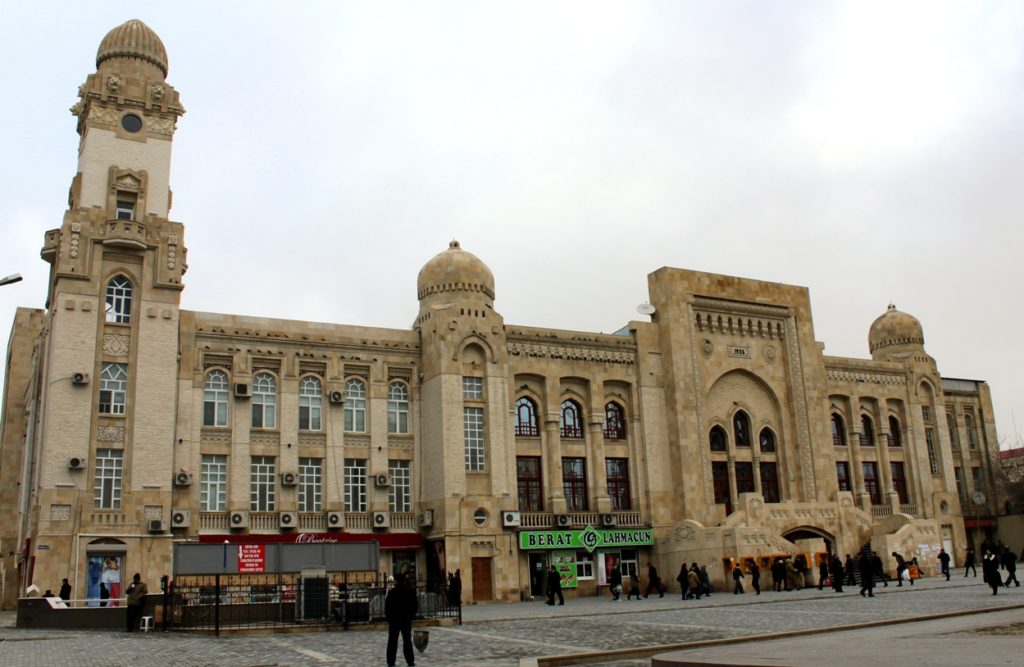 Конечная точка движения - железнодорожный вокзал в Баку