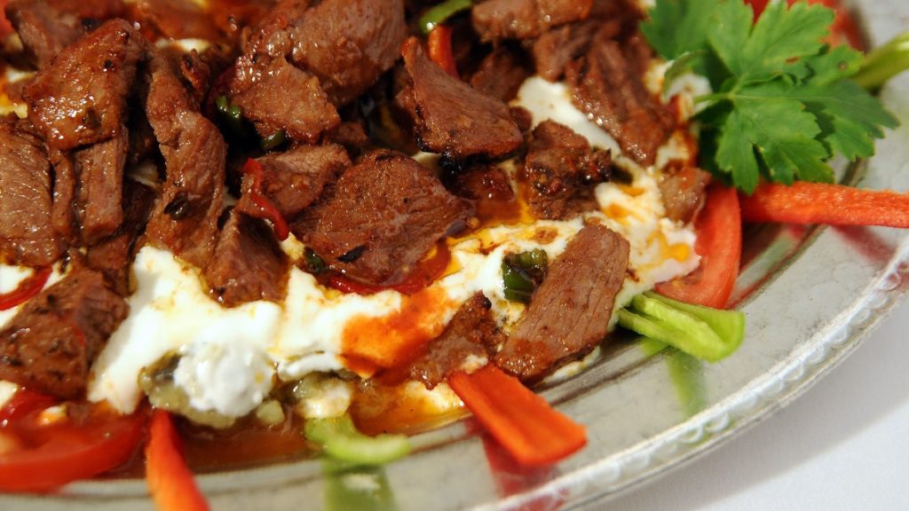 Али Назик Кебаб (Alinazik Kebabı)