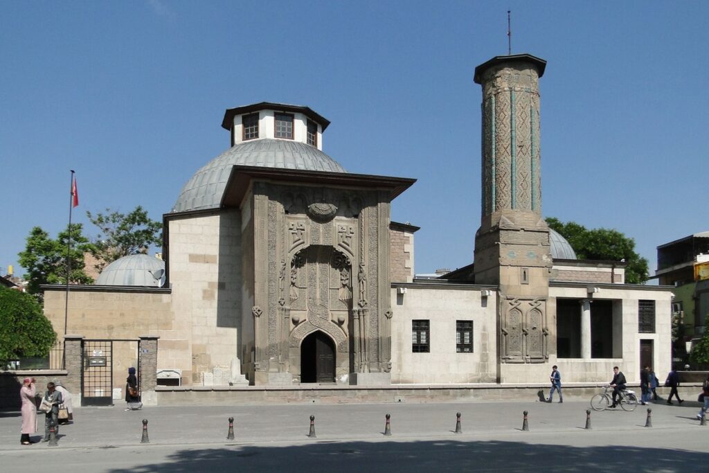 Музей каменных и деревянных изделий Индже Минаре (İnceminare Taş Ve Ahşap Eserleri Müzesi)