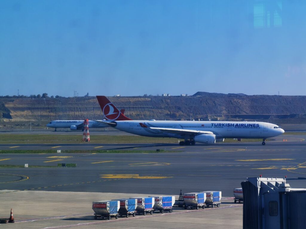 Самолёты Turkish Airlines в аэропорту Стамбула
